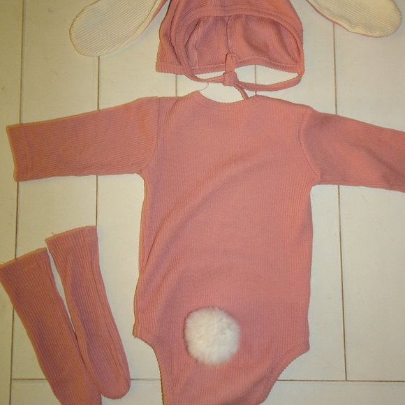3 piece Easter Baby Outfit Ribbed Bodysuit Rabbit Ear Hat, Socks, Infant Size 80 - Picture 2 of 6